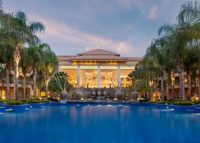 Dusit Thani Lakeview